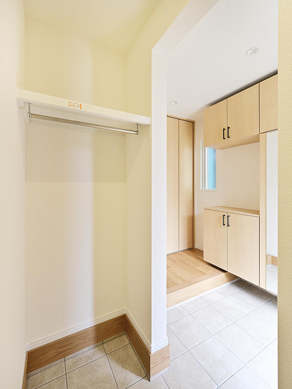 注文住宅新築完成　玄関収納｜滋賀で家を建てるなら匠工房