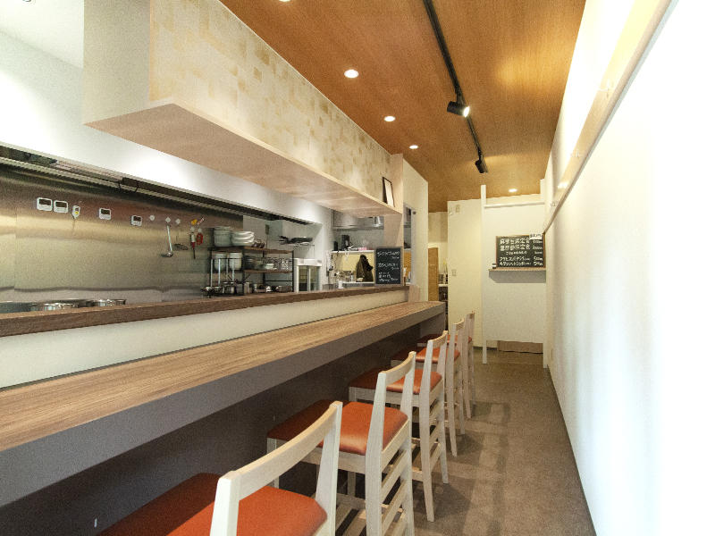 日々是中華様　ラーメン屋　既存のカウンターを活かし、料理が生える仕上げを選定｜滋賀や大阪で店舗リフォームなら匠工房