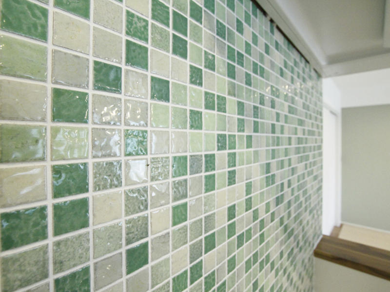 収納　タイル　モザイクタイル　アクセント