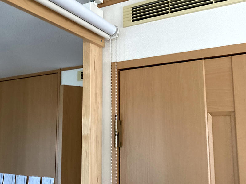 子ども部屋リフォーム施工前　間仕切り壁の代わりにロールカーテンを使用｜滋賀でリフォームするなら匠工房