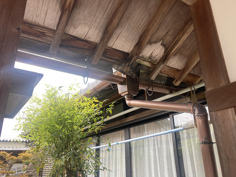 庇リフォーム施工前 軒天井|滋賀でリフォームするなら匠工房