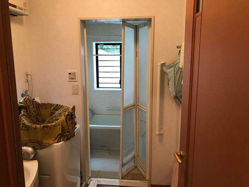 施工前　浴室入り口