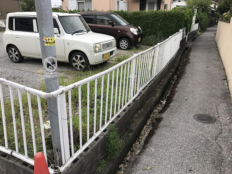 フェンスリフォーム施工前　白色のフェンス｜滋賀でリフォームするなら匠工房