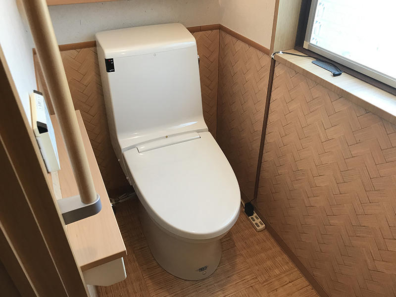 トイレリフォーム施工前　一体型トイレ｜滋賀でリフォームするなら匠工房