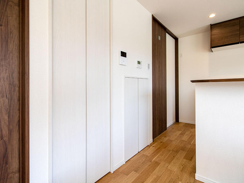 注文住宅新築完成　リビング収納｜滋賀で家を建てるなら匠工房