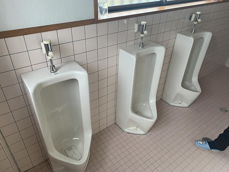 トイレリフォーム施工前　小便器｜滋賀でリフォームするなら匠工房