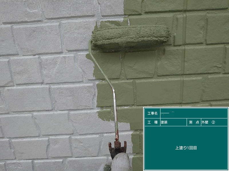 外壁リフォーム施工中　1階外壁：中塗り　ガイソーウォールフッ素4F｜滋賀でリフォームするなら匠工房