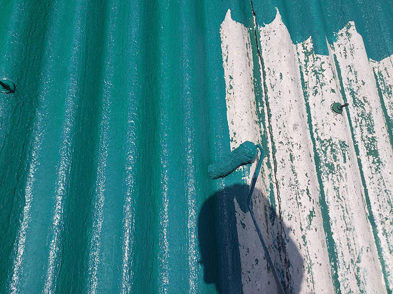 屋根塗装リフォーム施工中　水谷　カスタムシリコン｜滋賀でリフォームするなら匠工房