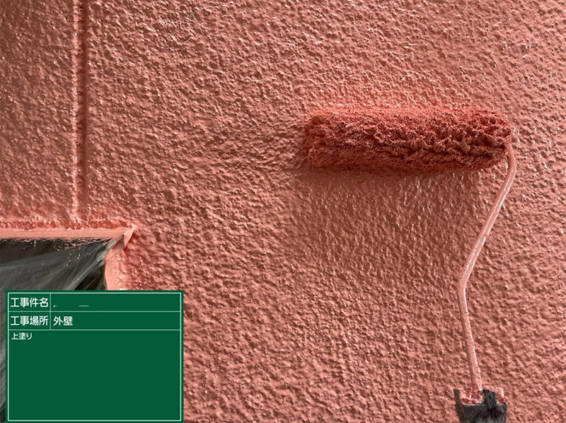 外装リフォーム施工中　外壁：上塗り　ガイソーウォールフッ素4FⅡ｜滋賀でリフォームするなら匠工房