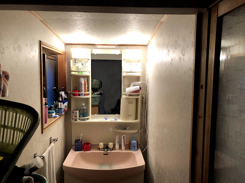 施工前　1面鏡の洗面台