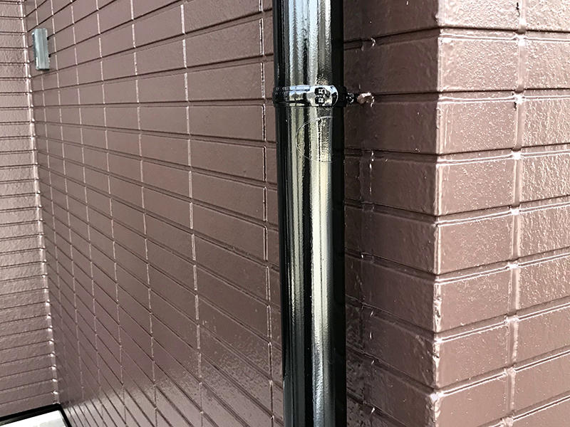 雨樋は外壁にあわせて濃い目の茶色を