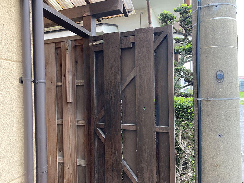 勝手口リフォーム施工前 木製|滋賀でリフォームするなら匠工房