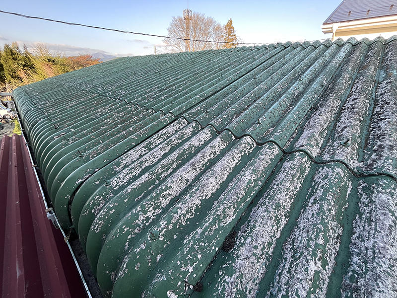 屋根塗装リフォーム施工前 塗装のめくれ|滋賀でリフォームするなら匠工房