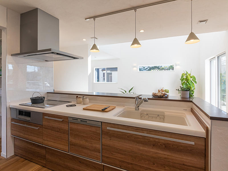 しっくいと無垢の家VENT完成 システムキッチン|滋賀でリフォームするなら匠工房