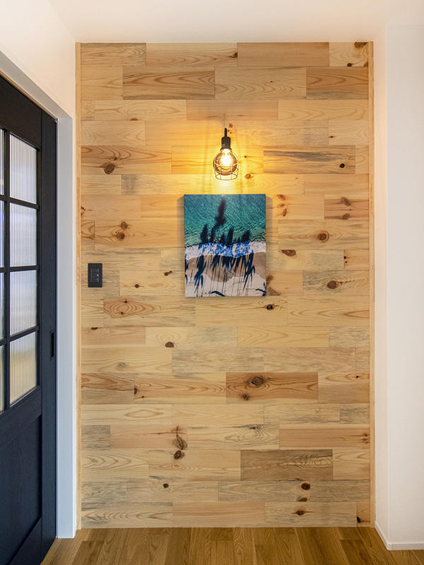 新築注文住宅完成　玄関には羽目板でアクセントを｜滋賀で家を建てるなら匠工房