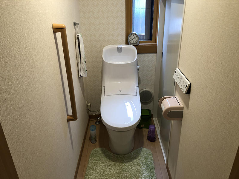 トイレリフォーム完成　2階トイレ　リクシル　匠工房オリジナル｜滋賀でリフォームするなら匠工房