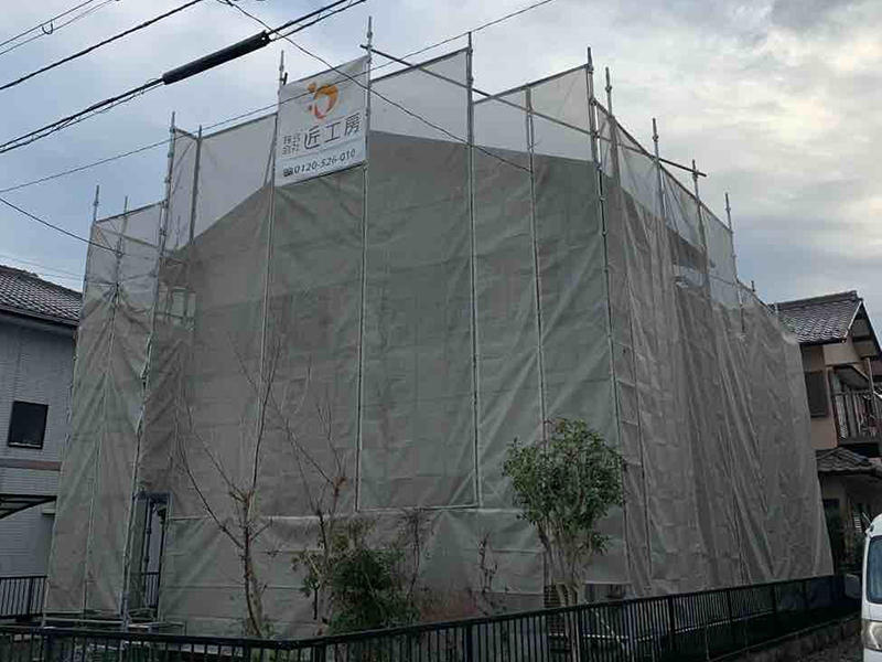 外壁・屋根塗装リフォーム施工中　足場組立て施工｜滋賀でリフォームするなら匠工房