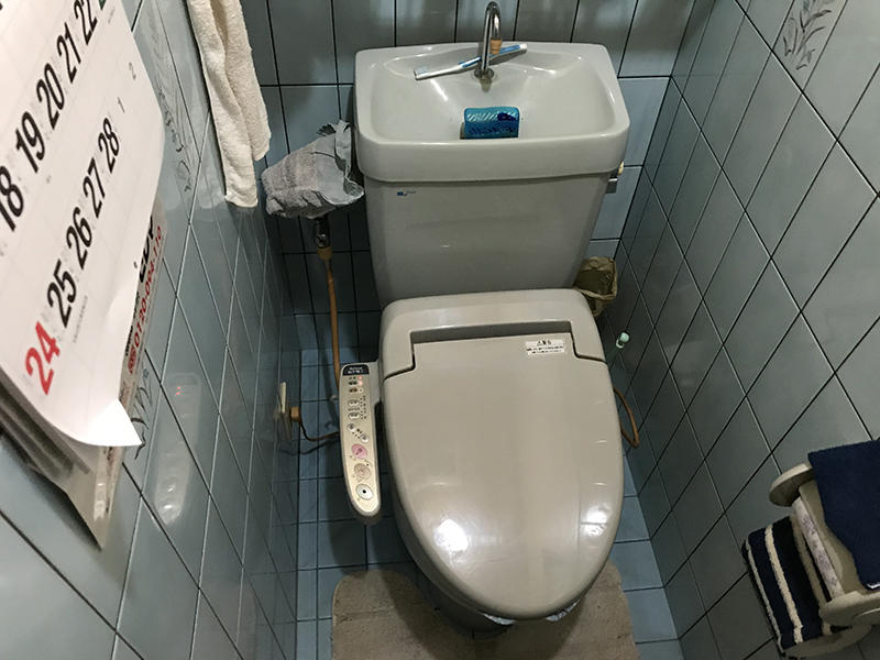 施工前　分離のトイレ