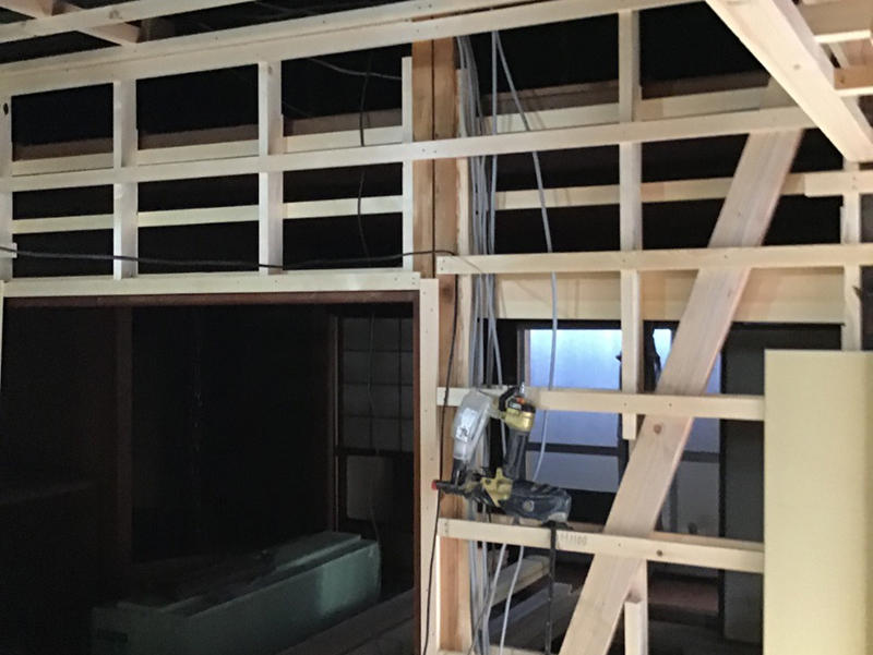 壁下地をつくっていきます