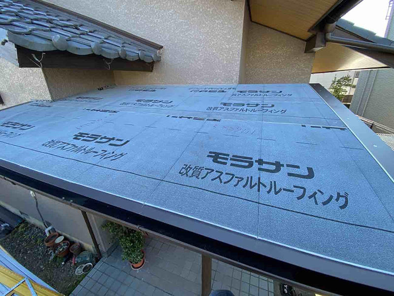 屋根・外壁リフォーム施工中　屋根防水シート貼り｜滋賀でリフォームするなら匠工房