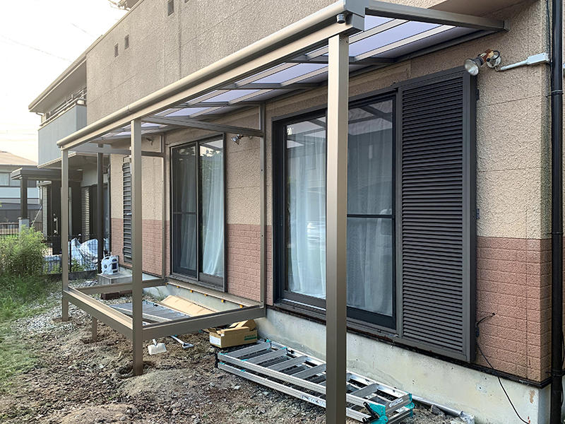 サンルームとテラスを取り付けます