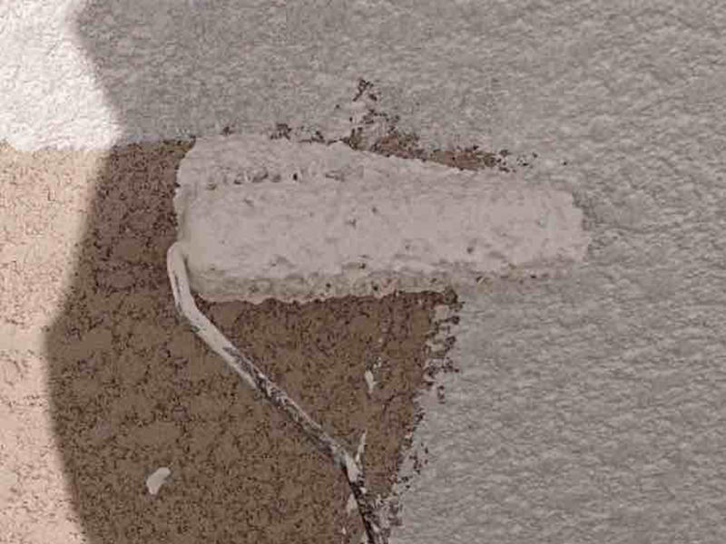 屋根・外壁リフォーム施工中　外壁塗装　下塗り　シーラー｜滋賀でリフォームするなら匠工房