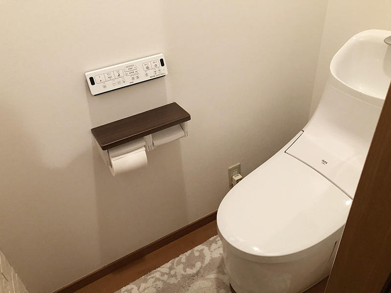 トイレリフォーム完成　一体型トイレ　リクシル　プレアス｜滋賀でリフォームするなら匠工房