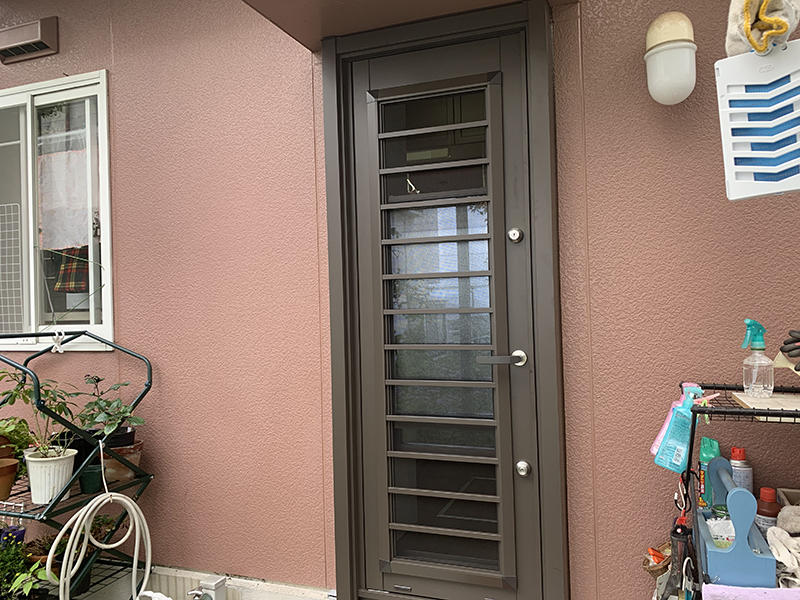 勝手口ドアリフォーム完成　勝手口ドア　リクシル　リシェント｜滋賀でリフォームするなら匠工房