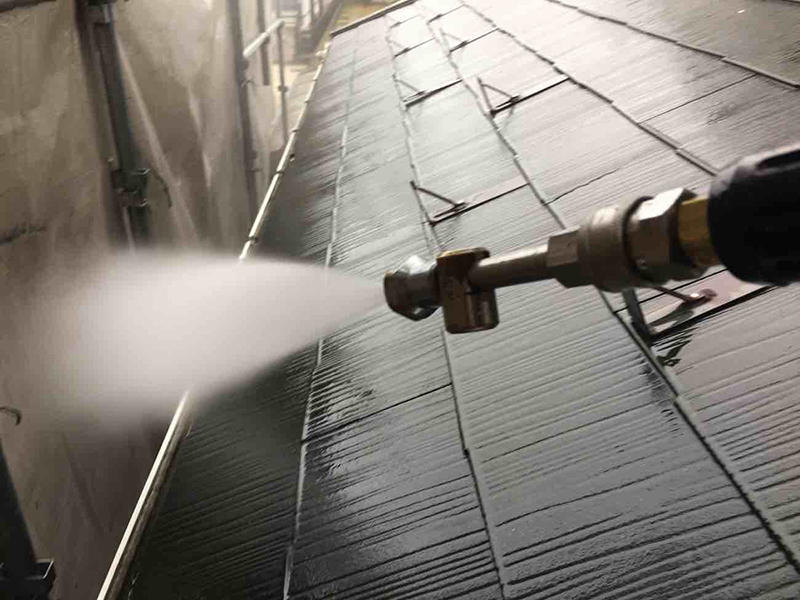 屋根を高圧洗浄できれいに