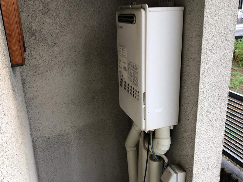 お風呂リフォーム施工前　給湯器｜滋賀でリフォームするなら匠工房