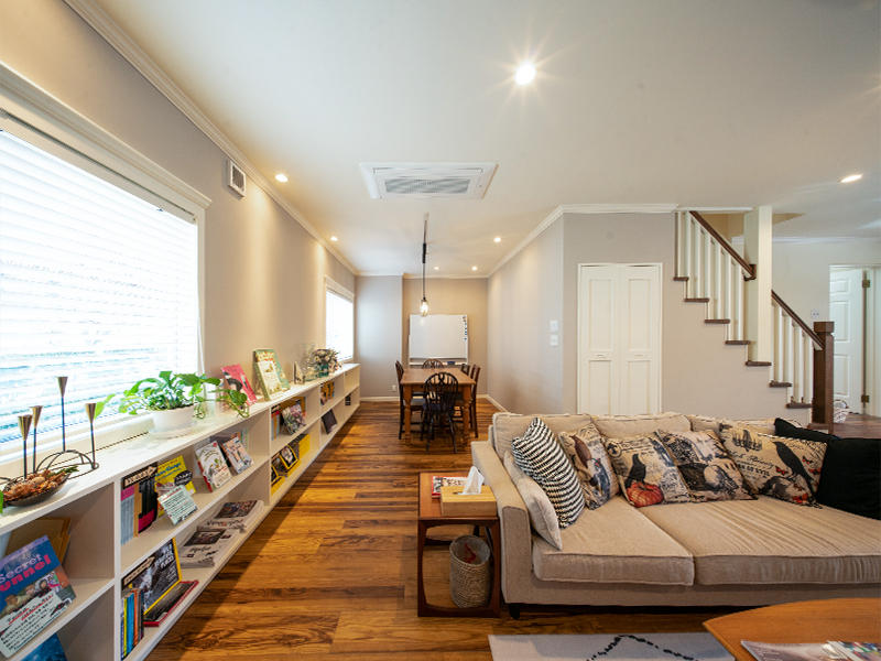 大人の英会話|Nate's English様 生徒の方がリラックスできるようにアメリカンハウスにいるような落ち着ける空間を作りまし|滋賀や京都で店舗リフォームなら匠工房