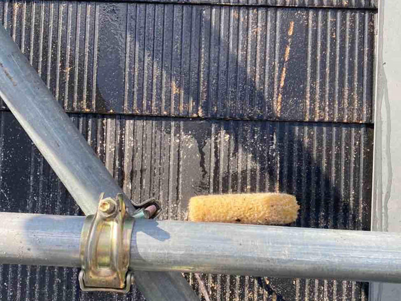 屋根リフォーム施工前 屋根:下塗り GWルーフシーラー|滋賀でリフォームするなら匠工房