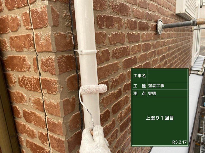 外壁塗装・屋根塗装リフォーム施工中　雨樋　上貼り1回目｜滋賀でリフォームするなら匠工房