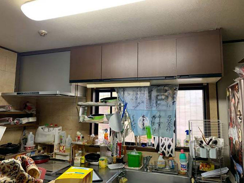 キッチンリフォーム施工前 キッチン吊戸棚|滋賀でリフォームするなら匠工房