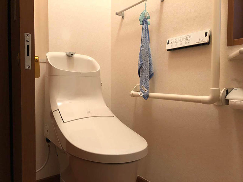 トイレ　リクシル　アメージュZA