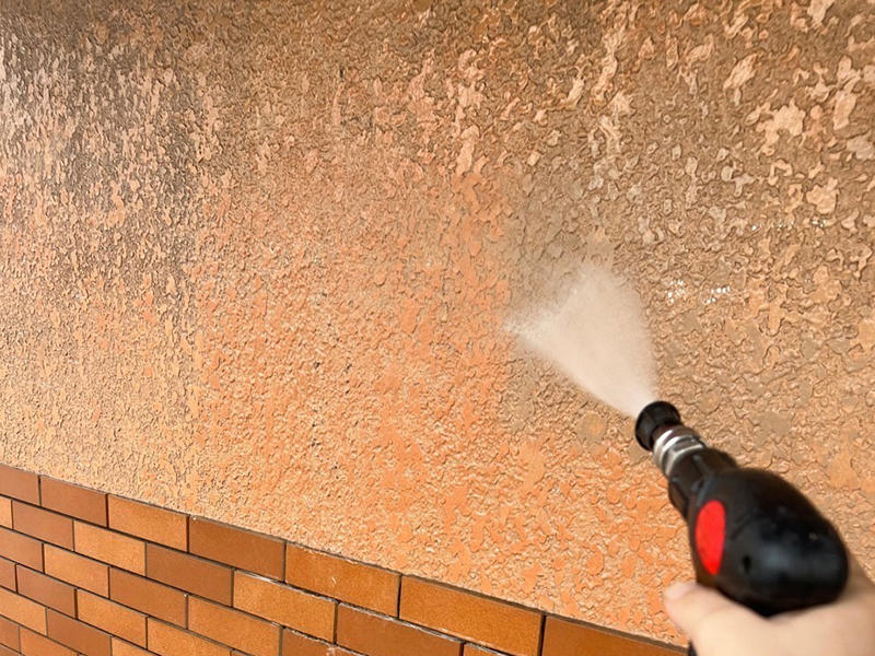 外壁塗装リフォーム施工中　外壁：高圧洗浄｜滋賀でリフォームするなら匠工房