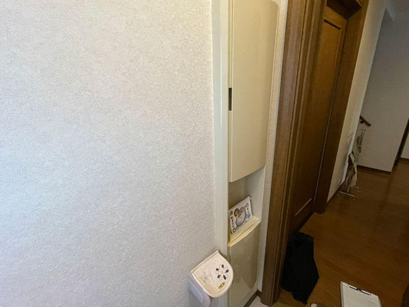 トイレリフォーム施工前　埋め込みキャビネット｜滋賀でリフォームするなら匠工房