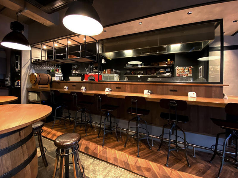 ステーキ&チーズバル 肉喰い2991様飲食店 店主との距離感、料理を焼いてもらうライブ感も大切に|滋賀や京都で店舗リフォームなら匠工房