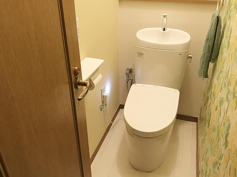 トイレリフォーム完成　分離型トイレ　TOTO　ピュアレストEX+アプリコットF3A｜滋賀でリフォームするなら匠工房