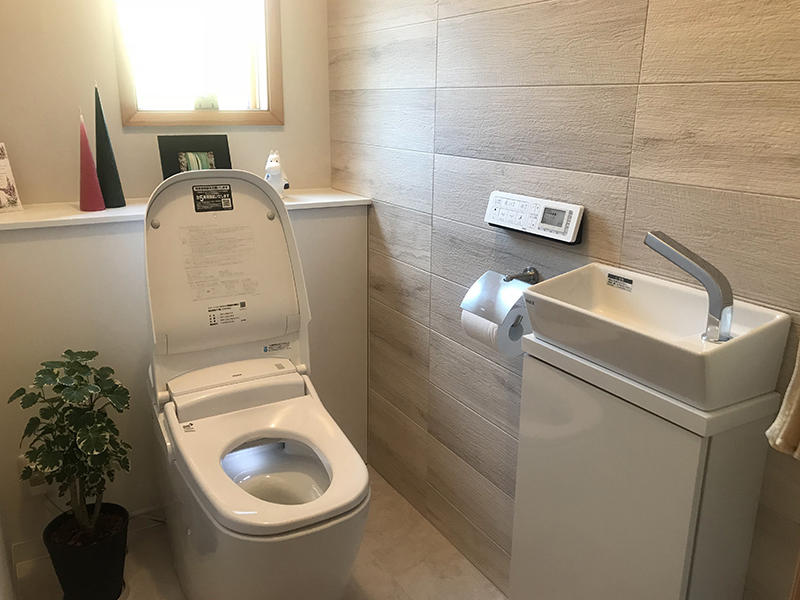 トイレリフォーム完成　トイレ　リクシル　サティスG　エコカラット｜滋賀でリフォームするなら匠工房