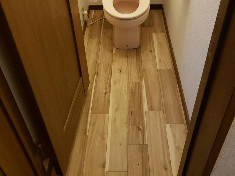 トイレリフォーム完成　トイレ内装　クロス・クッションフロア｜滋賀でリフォームするなら匠工房