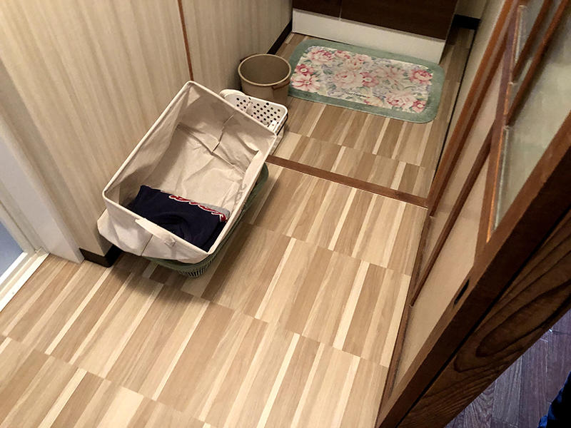 洗面脱衣室　クッションフロアを貼りました