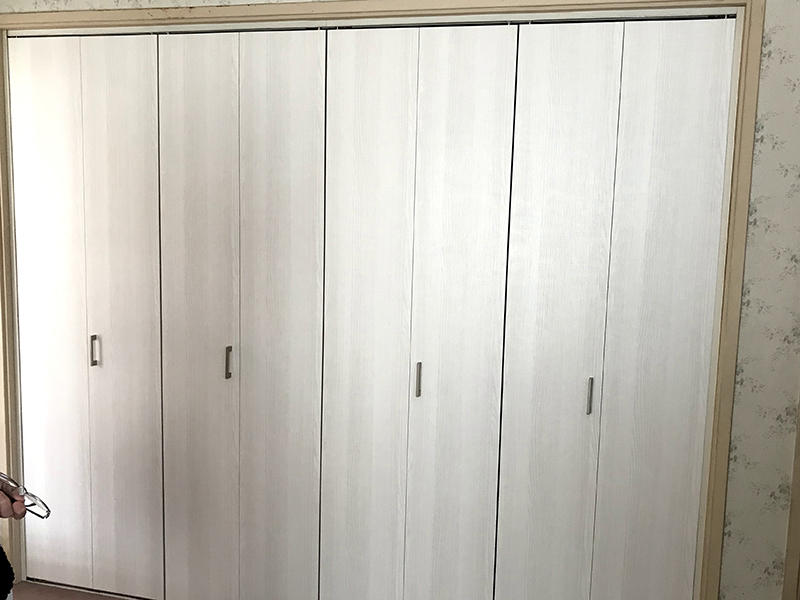 クローゼットドア　既存の色に近い色を選定