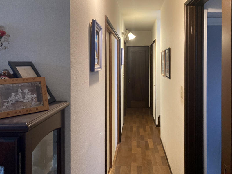 クロスリフォーム施工前　廊下｜滋賀でリフォームするなら匠工房