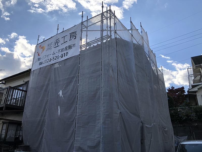 外装リフォーム施工中　足場組立｜滋賀でリフォームするなら匠工房
