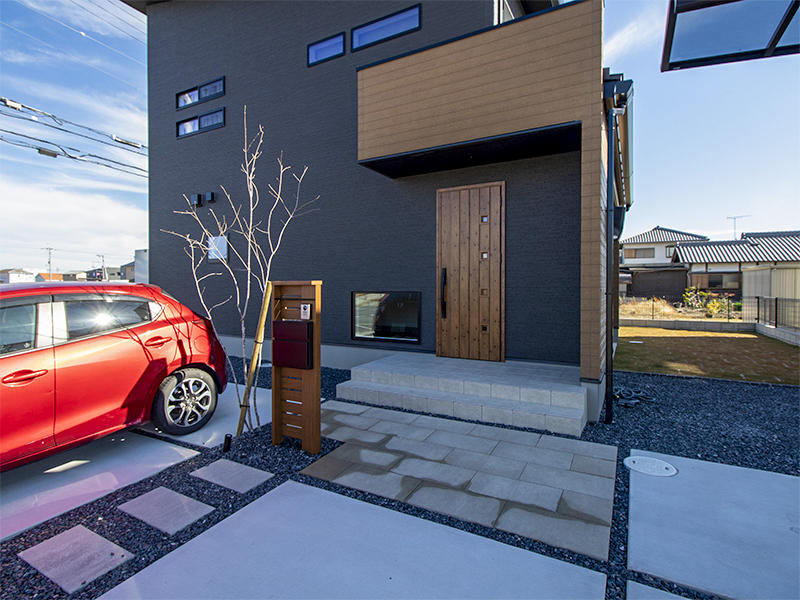 新築注文住宅完成　アプローチ｜滋賀で家を建てるなら匠工房