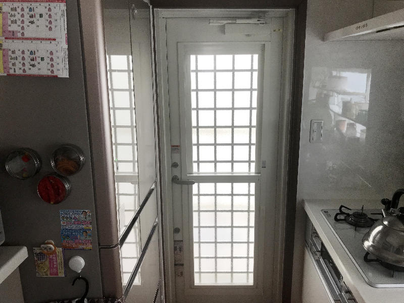 外壁を壊すことなく勝手口を交換