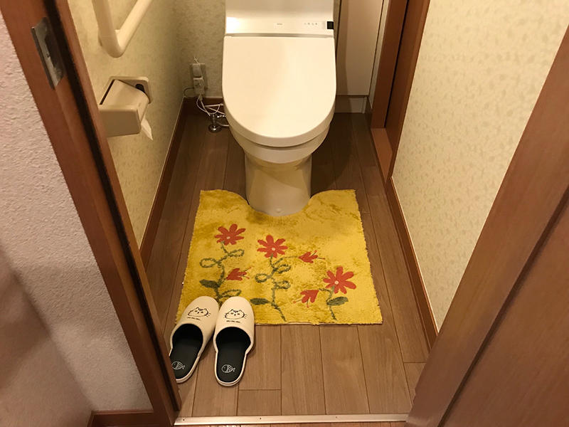 フローリング調のクッションフロアに貼り変え