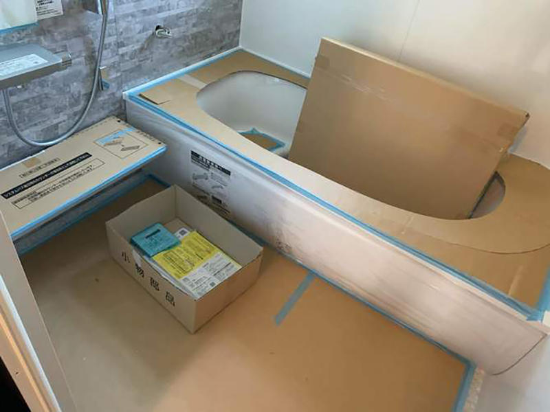 お風呂リフォーム施工中　システムバスを組み立てます｜滋賀でリフォームするなら匠工房
