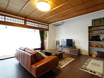 家族に寄り添う、レトロモダンな我が家